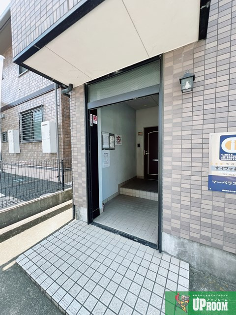 マーベラス栄和B棟のエントランス
