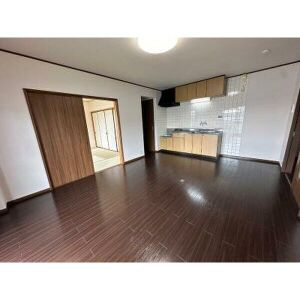 マーベラス栄和B棟の居間・リビング