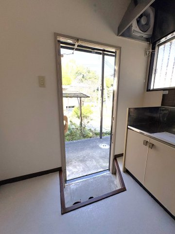 峰ハイツの玄関