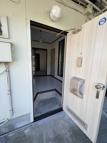 峰ハイツの玄関