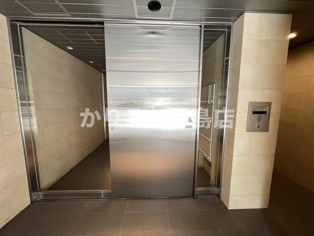 マンションはりげんのエントランス