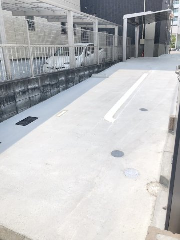 アーバンヒルズ津の駐車場