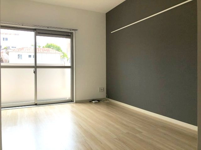 アーバンヒルズ津の洋室