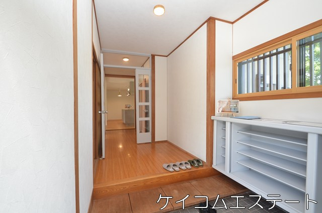 通谷フラットハウスの玄関