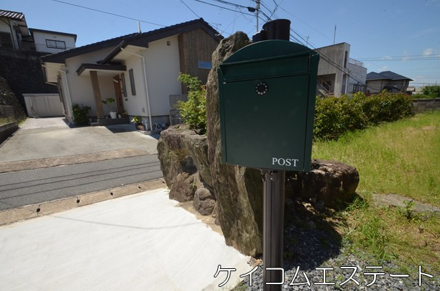 通谷フラットハウスのエントランス