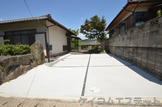 通谷フラットハウスの駐車場|駐車場3台か可能です。