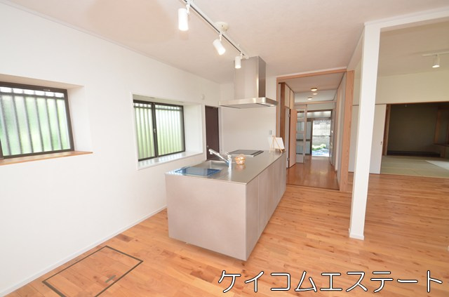 通谷フラットハウスの居間・リビング