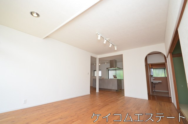 通谷フラットハウスの居間・リビング