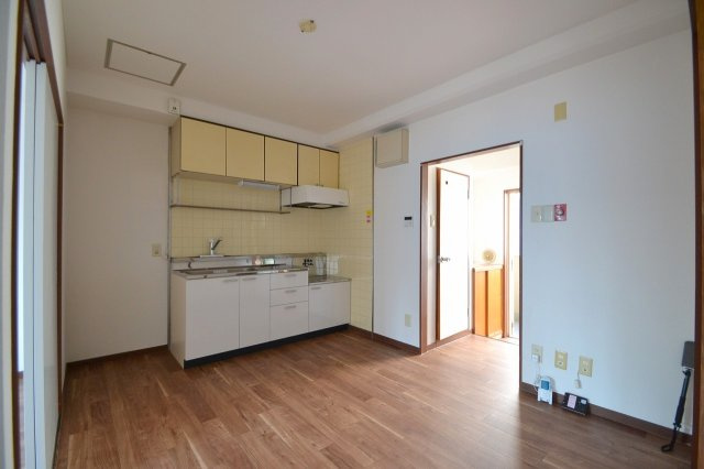 横川ラックビルの居間・リビング