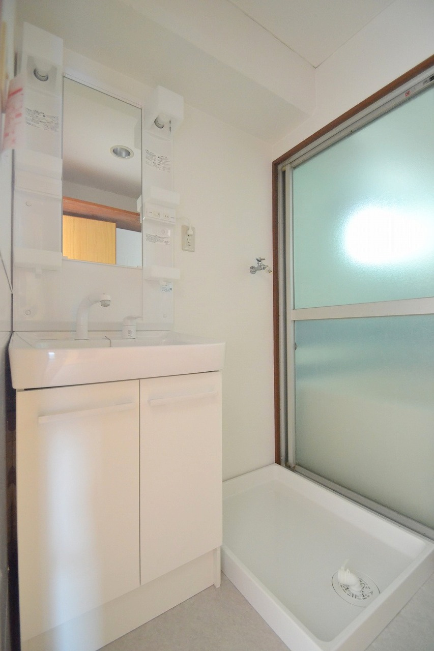 横川ラックビルの洗面所