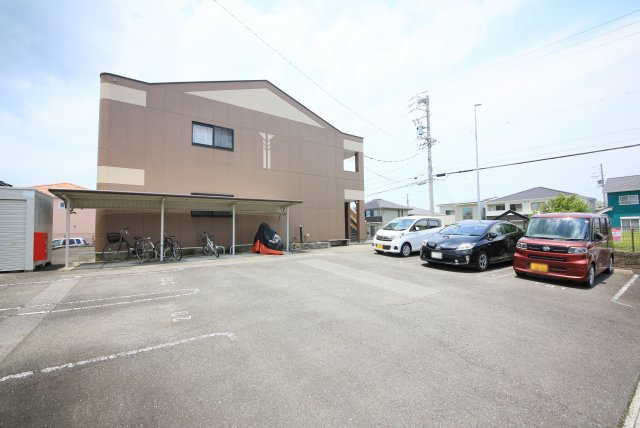 サンクレストの駐車場