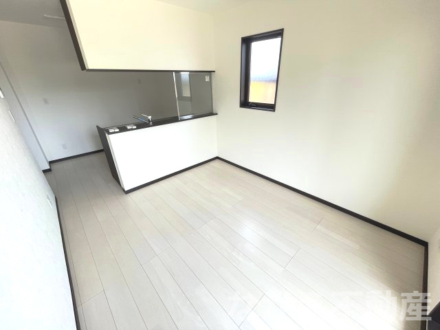 【居間・リビング】 | こちらの居間で趣味の時間をお楽しみください