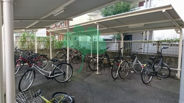 シャルマンローズ博多駅東の駐車場