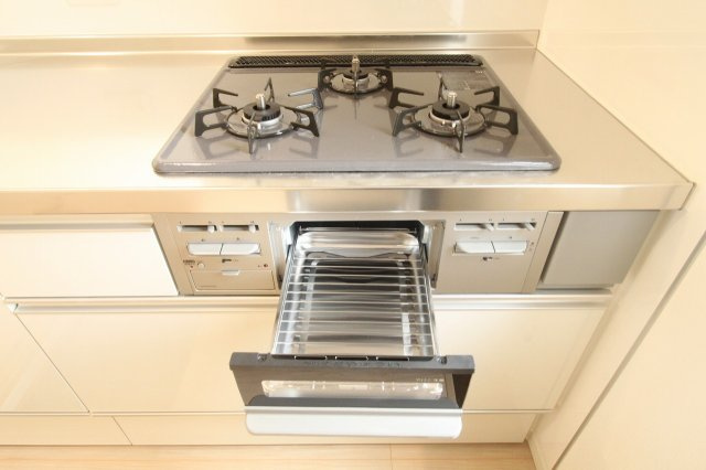 高知市旭天神町第1　1号棟　（全2区画）のキッチン|3口コンロ