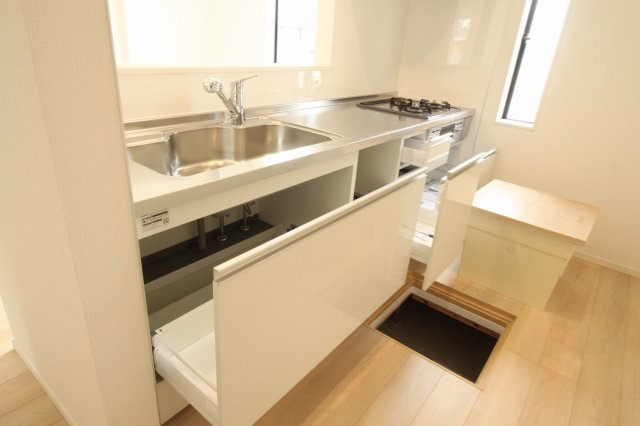 高知市旭天神町第1　1号棟　（全2区画）のキッチン|収納