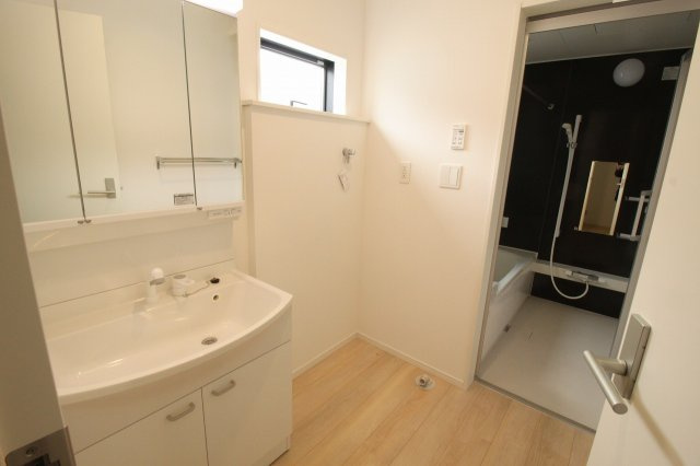 高知市旭天神町第1　1号棟　（全2区画）の脱衣所