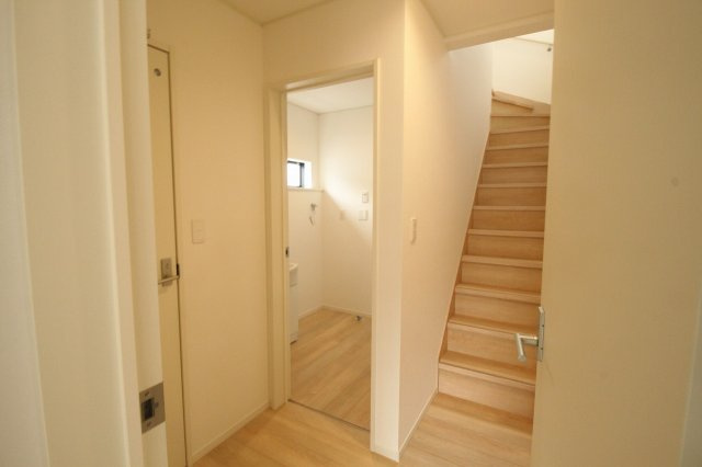 高知市旭天神町第1　1号棟　（全2区画）の内装|階段