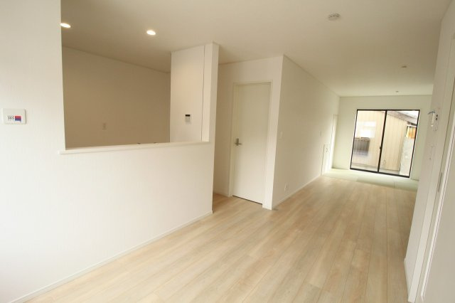 高知市旭天神町第1　1号棟　（全2区画）の居間・リビング|ＬＤＫ　20.0帖（タタミコーナー3.5帖　含）