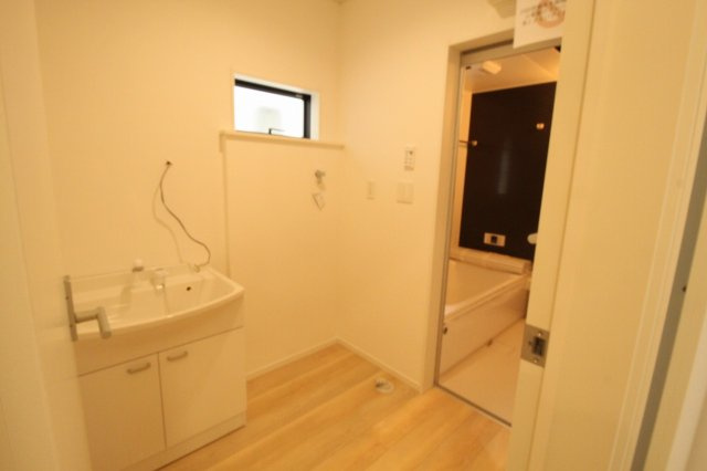 旭天神町第1　2号棟　2Fリビング（全2区画）の独立洗面台