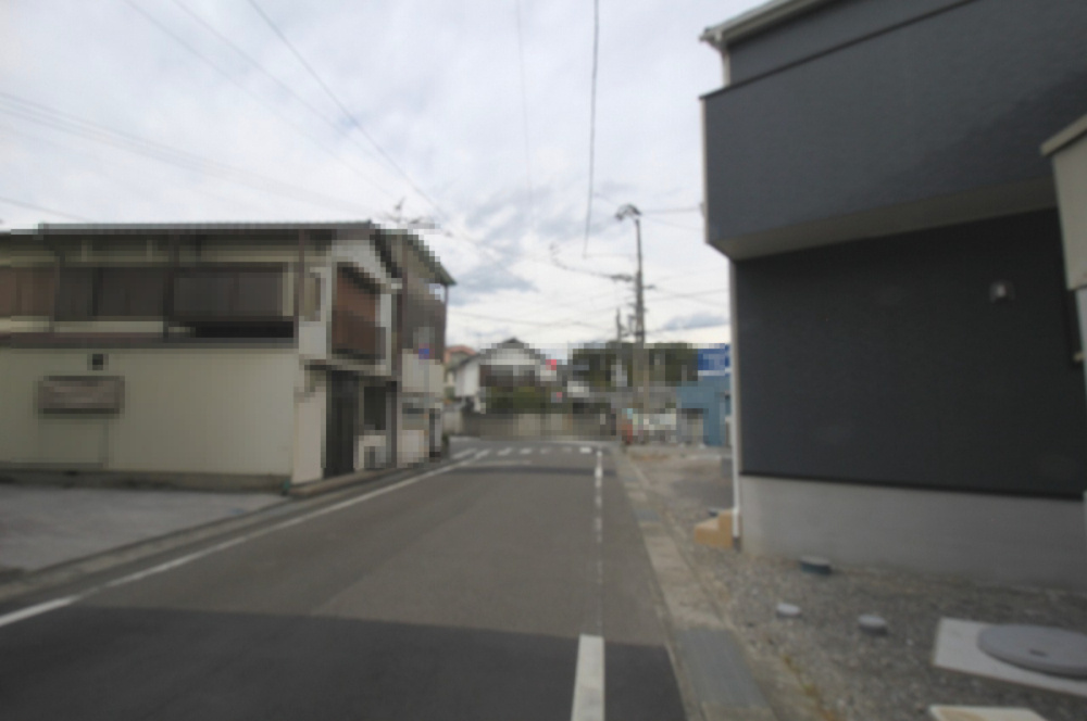 旭天神町第1　2号棟　2Fリビング（全2区画）の前面道路含む現地写真