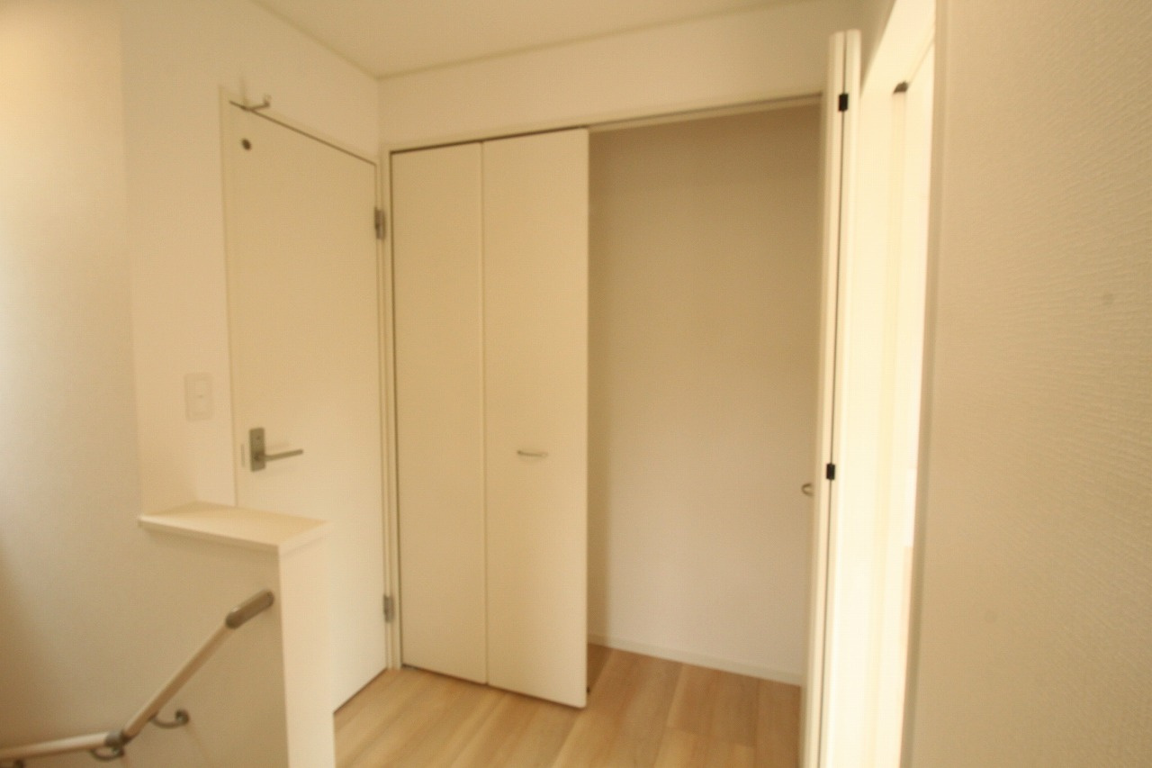 旭天神町第1　2号棟　2Fリビング（全2区画）の収納|2Ｆ　ホール