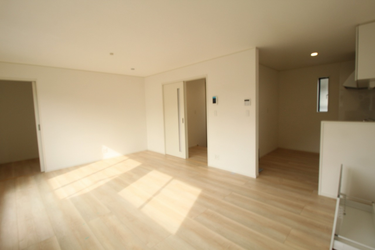 旭天神町第1　2号棟　2Fリビング（全2区画）の居間・リビング|2Ｆ　ＬＤＫ　15.7帖