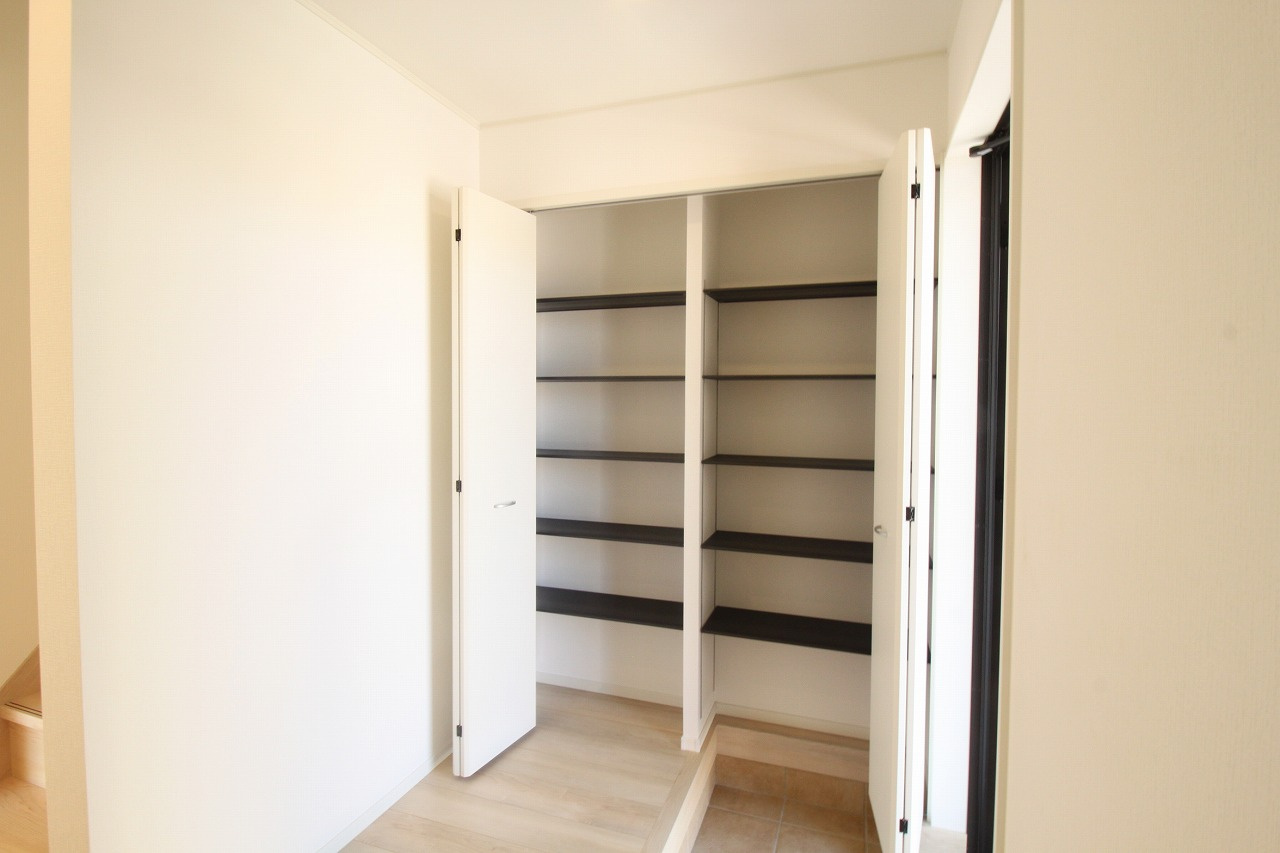 南国市大そね甲第1　新築戸建　1号棟　の収納|玄関収納