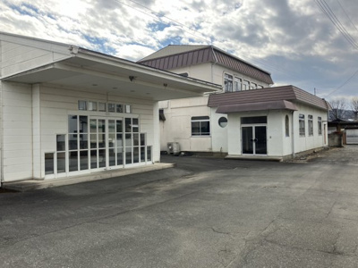 【外観】 | 桐生市広沢町事務所・倉庫 | 奥：事務所・倉庫棟
手前：ショールーム棟