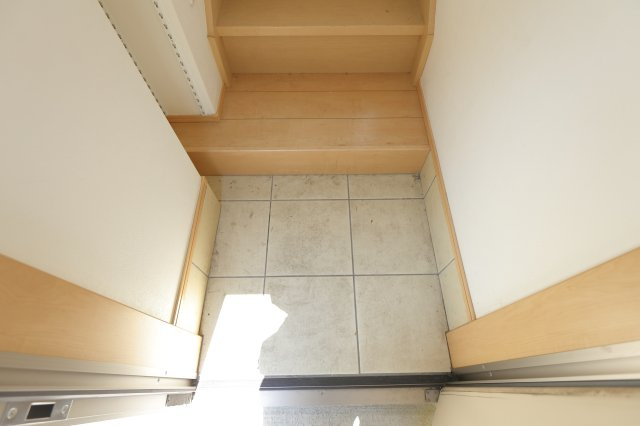 ウィング・ジムコB棟の玄関