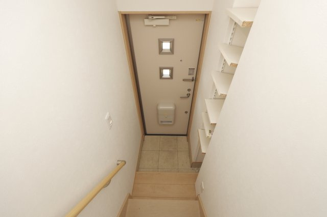 ウィング・ジムコB棟の玄関