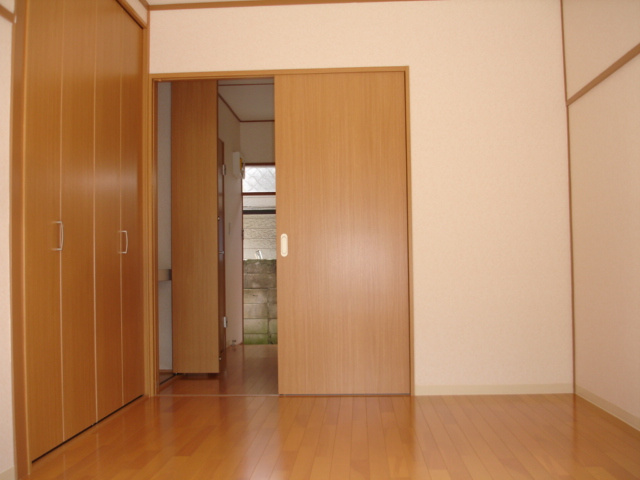 府中市多磨町１丁目のアパートの収納