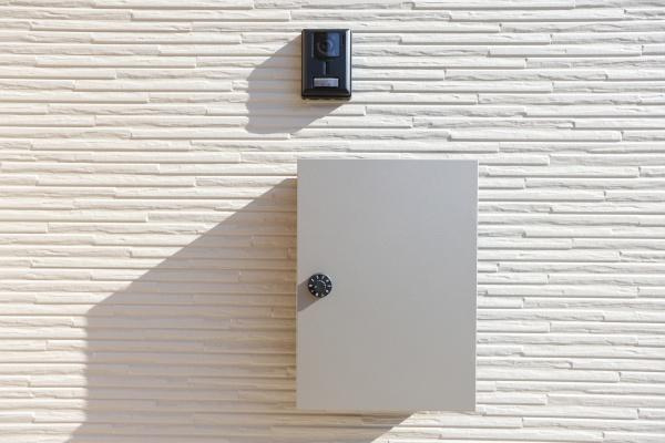 大字森町4期1号棟のキッチン|ステンレス製のシンクが採用されており清掃も簡単に行えます。シンプルなデザインで空間になじみやすい印象です。水栓は取り扱いやすい形状で多目的に使用できます。カウンター付きで手元をすっきりと見せられます。