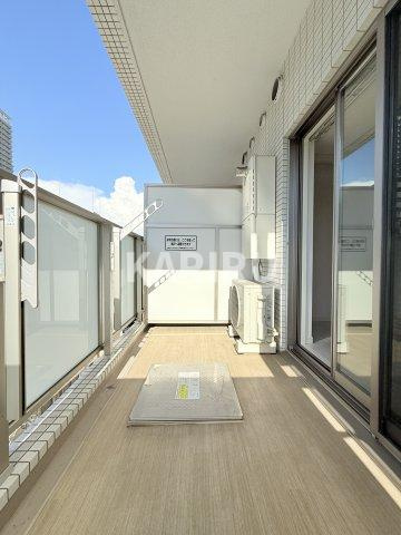 Innocent Doyamaのバルコニー