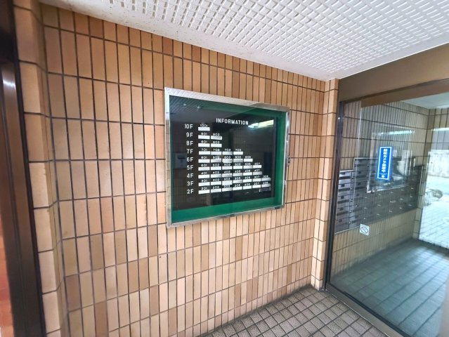 ライオンズマンション大文閣　9階のエントランス