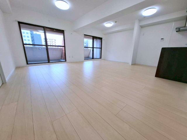 ライオンズマンション大文閣　9階の居間・リビング|LDK18.3帖