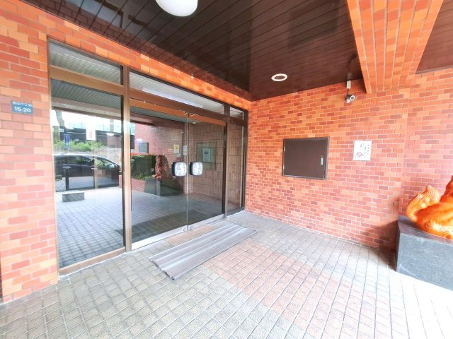 ライオンズマンション大文閣　9階のエントランス