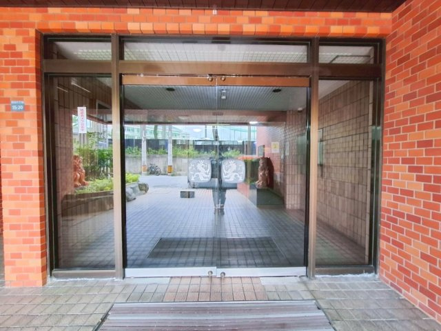 ライオンズマンション大文閣　9階のエントランス