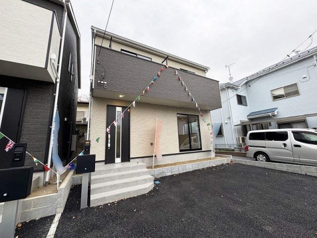 【外観】 | 富士見市水谷東1丁目　新築一戸建住宅　全2棟　(ふじみ野店) | ゆとりある広さのカースペースには駐車2台可能です！※車種による