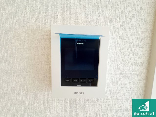 城陽市枇杷庄　第3期　新築一戸建ての防犯設備|カラーモニターインターホン！声だけでなく来訪者の姿や顔がモニターで確認できるので、小さなお子様がいらっしゃるご家庭でも安心できます！