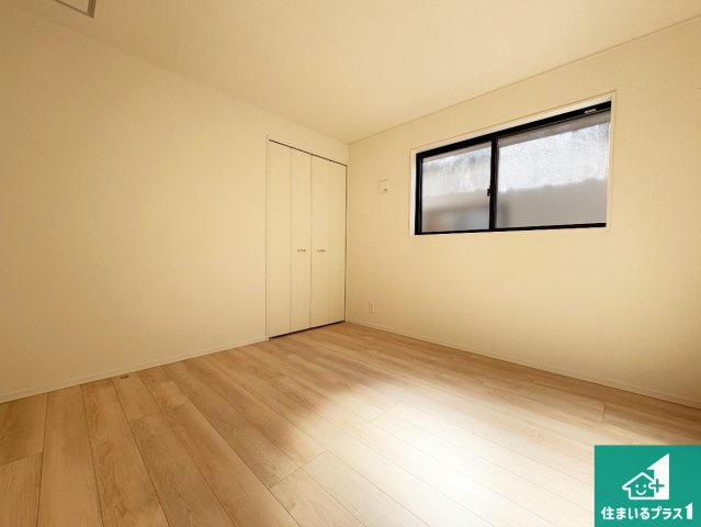 城陽市枇杷庄　第3期　新築一戸建ての洋室|シンプルな洋室は、自分好みのインテリアが楽しめます♪ご家族とインテリアや家具を選びに行くのは新築購入時の醍醐味の一つです。ぜひお楽しみください♪