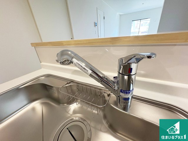 城陽市枇杷庄　第3期　新築一戸建ての設備|浄水器を内蔵！炊飯時、お茶を作る時に安心してお水を使えます！お湯と冷水、浄水と原水、シャワーの切替えもワンタッチです！