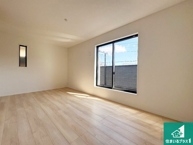 城陽市枇杷庄　第3期　新築一戸建ての洋室|シンプルな洋室は、自分好みのインテリアが楽しめます♪ご家族とインテリアや家具を選びに行くのは新築購入時の醍醐味の一つです。ぜひお楽しみください♪