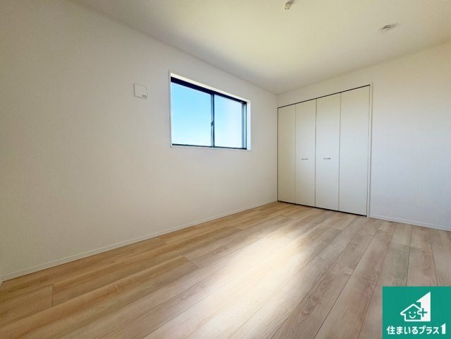 城陽市枇杷庄　第3期　新築一戸建ての洋室|シンプルな洋室は、自分好みのインテリアが楽しめます♪ご家族とインテリアや家具を選びに行くのは新築購入時の醍醐味の一つです。ぜひお楽しみください♪