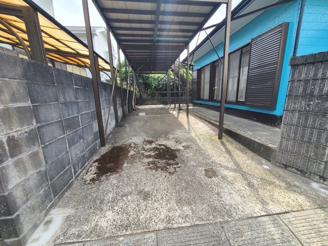 ブルーハイツの駐車場