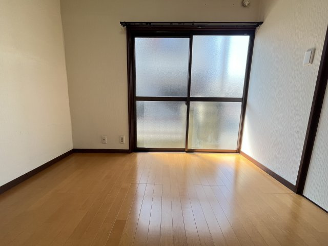 上原町貸家の洋室