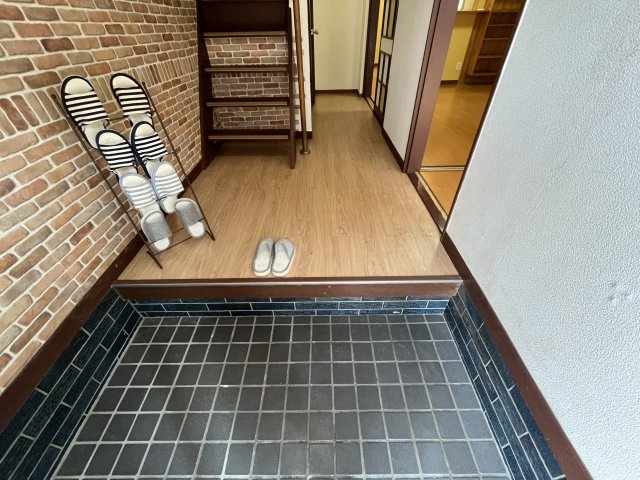 上原町貸家の玄関