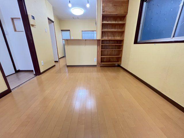 上原町貸家の居間・リビング