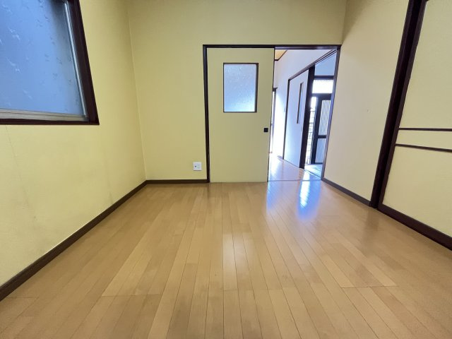 上原町貸家の洋室