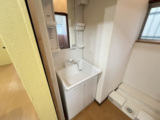 上原町貸家の独立洗面台