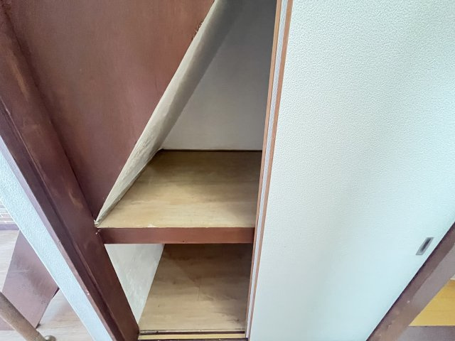 上原町貸家の収納